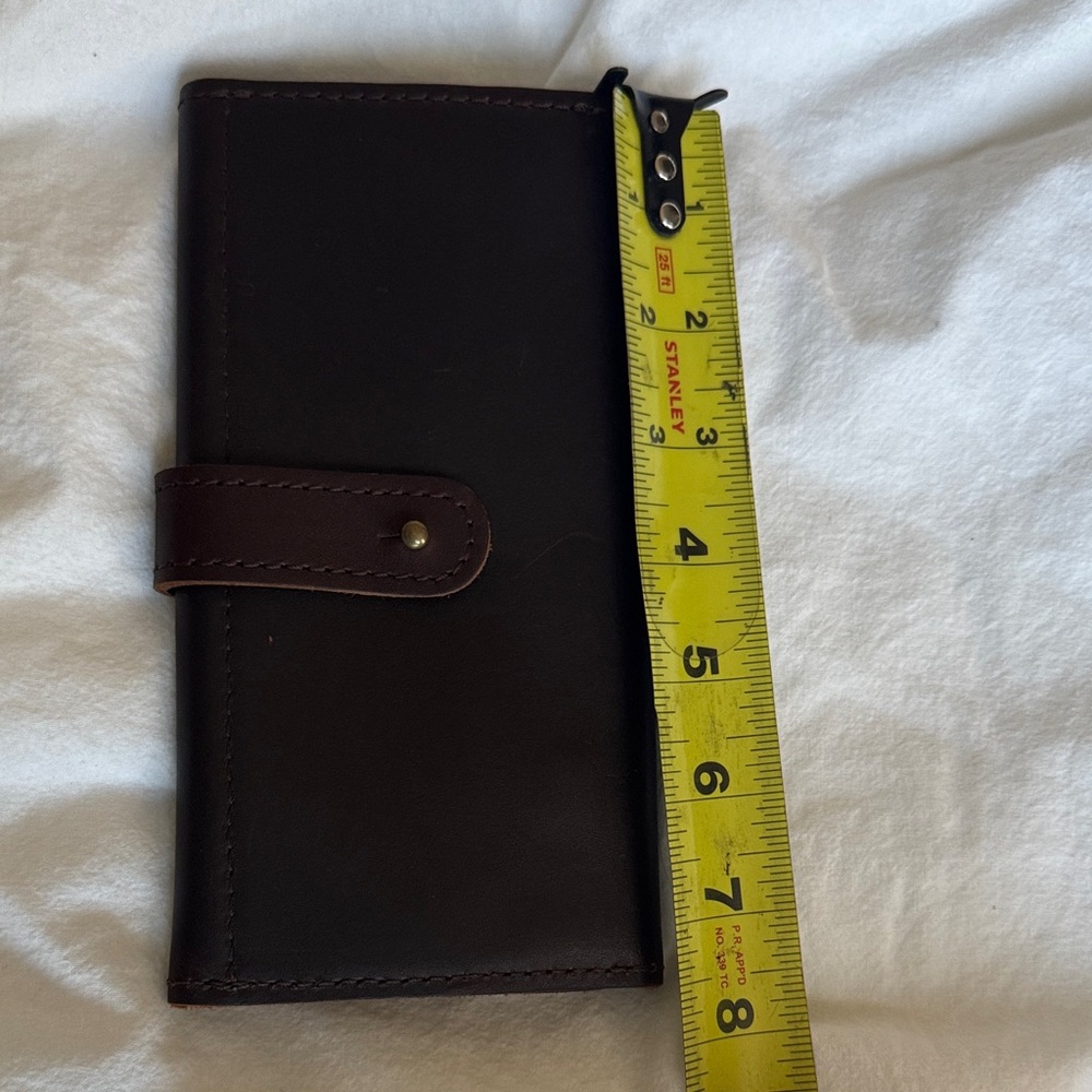 Elegant Dark Brown Leather Wallet - Picture 5 of 8